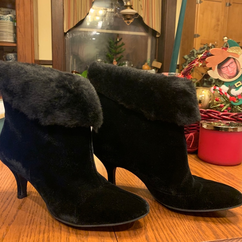 Vintage Cobbies Ankle Booties with Faux Fur - Picture 6 of 8